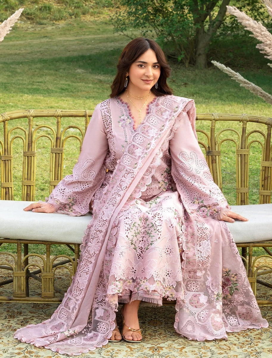 yumna zaidi pink dress Yumna Zaidi is pretty in pink with this Mantra outfit in drama serial Tere Bin Makeup by @jessicapervez @yashwaanjum50 Disclaimer: outfit consists of a dress and blazer both of which are