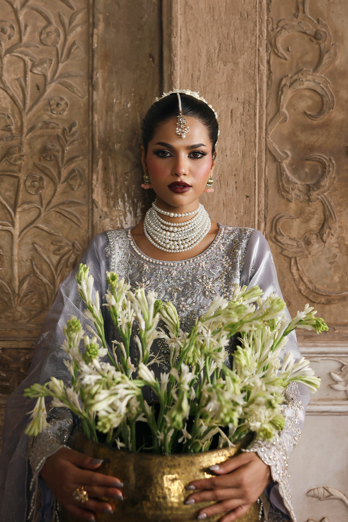 Emaan Adeel Romansiyyah Luxury Formals – AABROO
