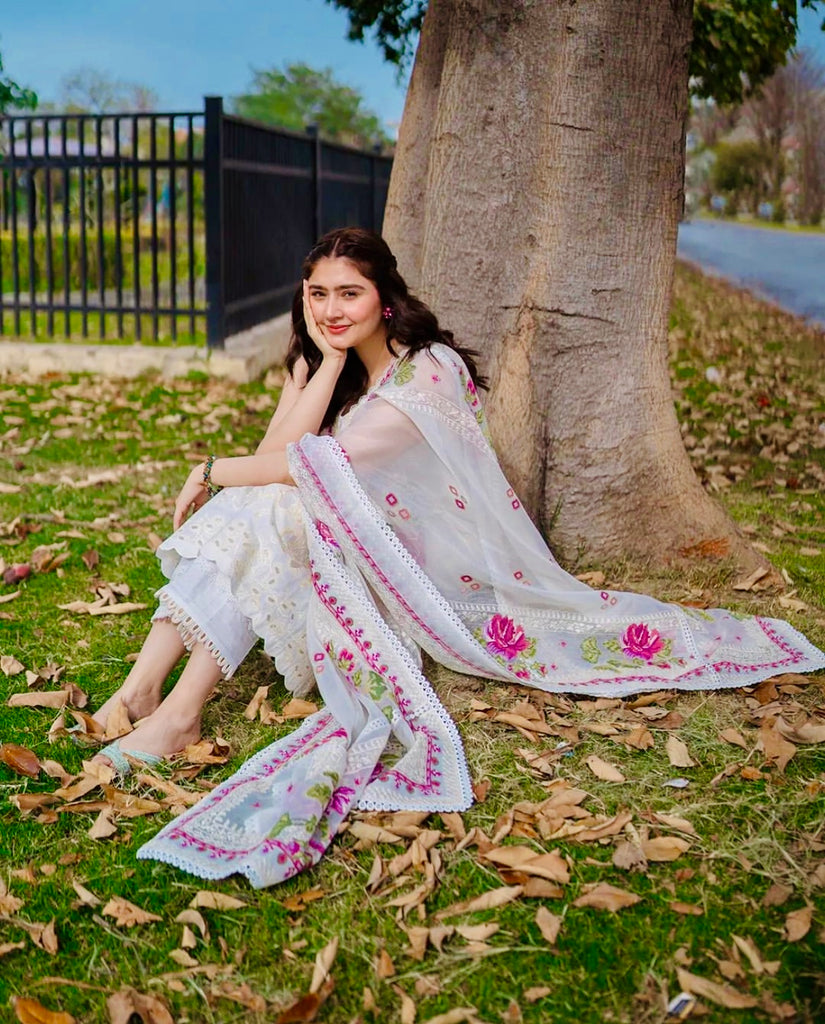 Sable Vogue Luxury Lawn Collection – LYRA