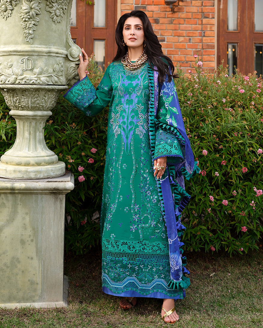 ayeza khan blue dress Discover 900+ Beautiful Ayeza khan and aiza khan wedding ideas