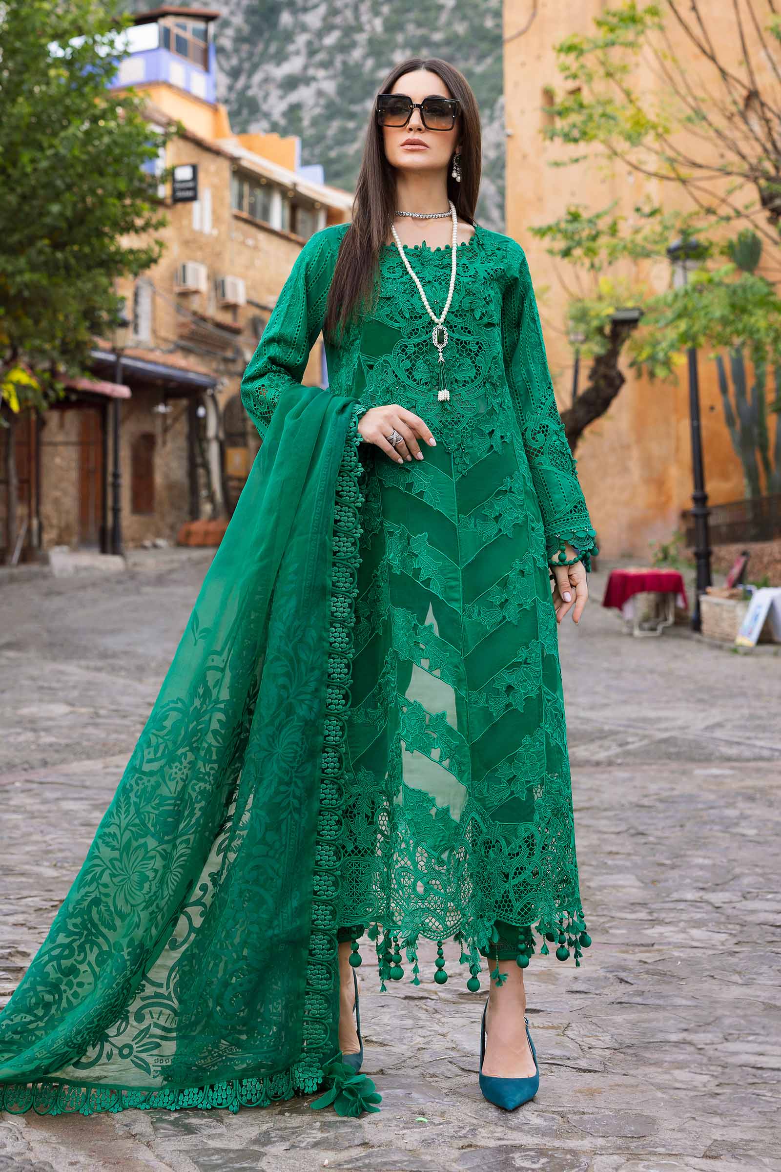 MARIA.B Emerald Green Pakistani Lawn Suit | D-2508-B | Perfect for Mehndi YourLibaas MARIA.B Emerald Green Pakistani Lawn Suit | D-2508-B | Perfect for Mehndi YourLibaas