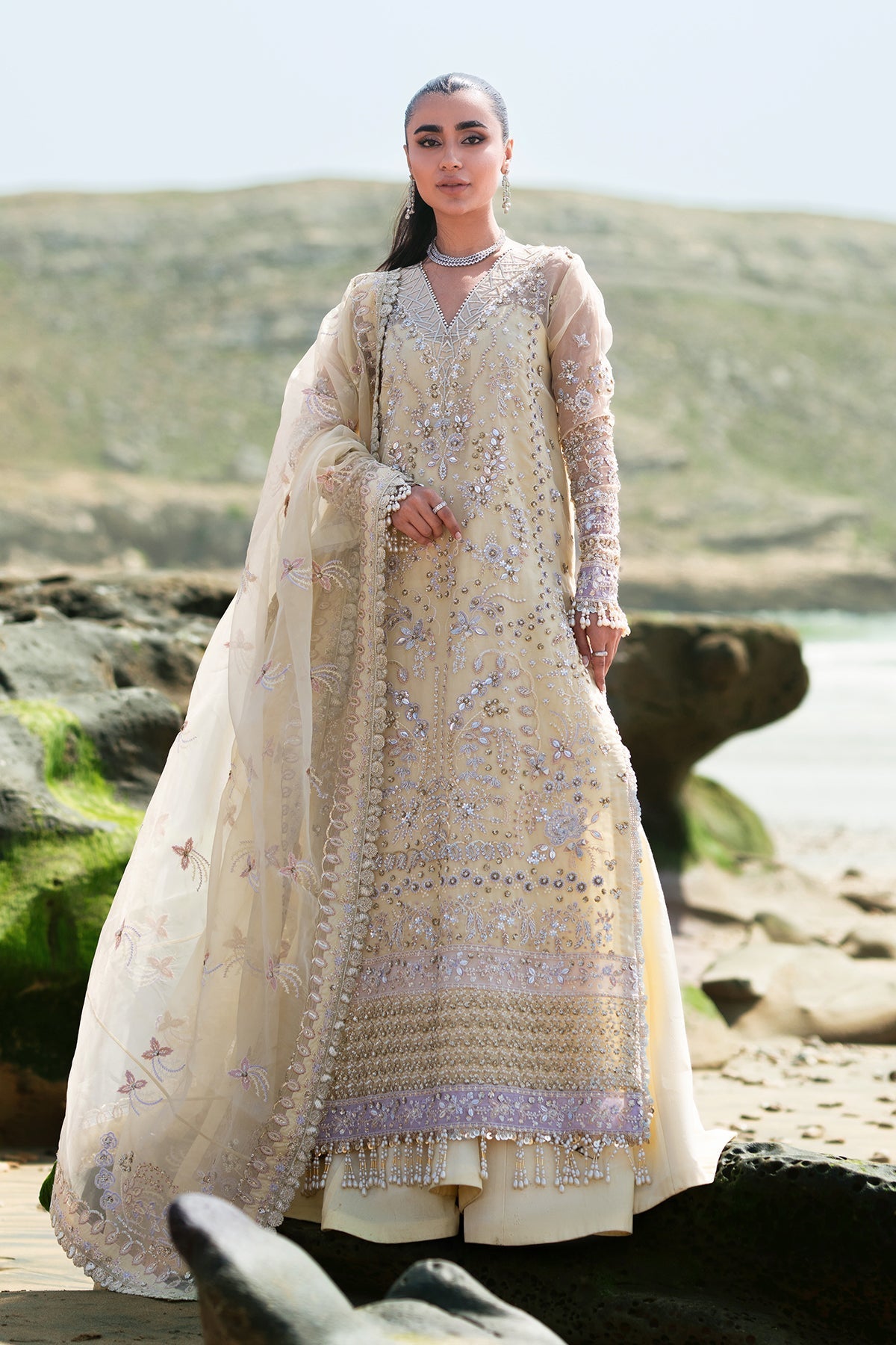 Emaan Adeel X Kamari Reveuse Off White Pakistani Wedding Suit | ELLE YourLibaas Emaan Adeel X Kamari Reveuse Off White Pakistani Wedding Suit | ELLE YourLibaas