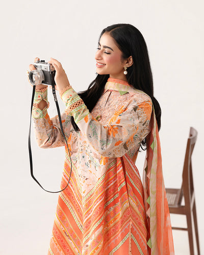 Roheenaz Reveire Lawn