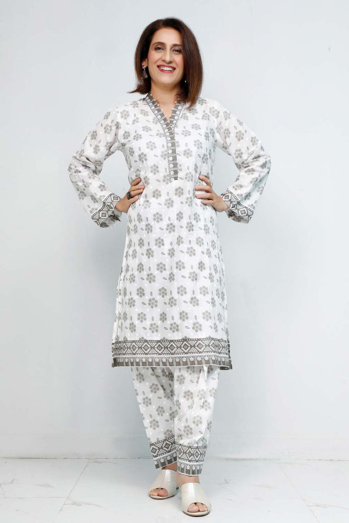 Gul Ahmed Summer Basic Lawn 2021 · 1PC Unstitched Lacquer Printed Lawn Fabric SL-905 B