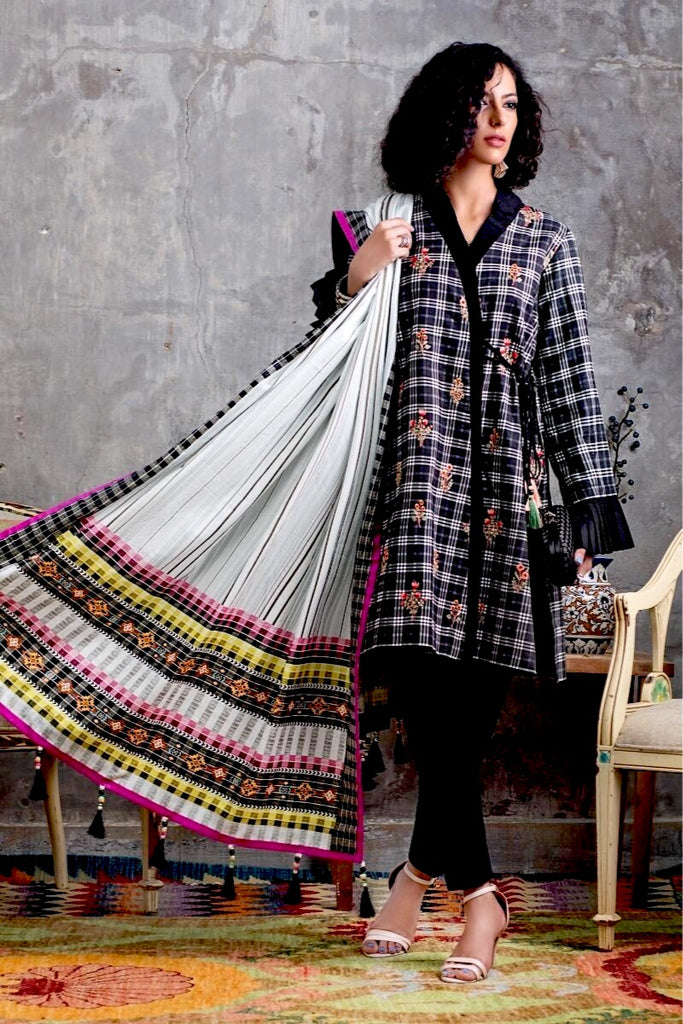 Gul Ahmed Winter Collection – Check On Trend – 3 PC Embroidered Khaddar Suit K-93