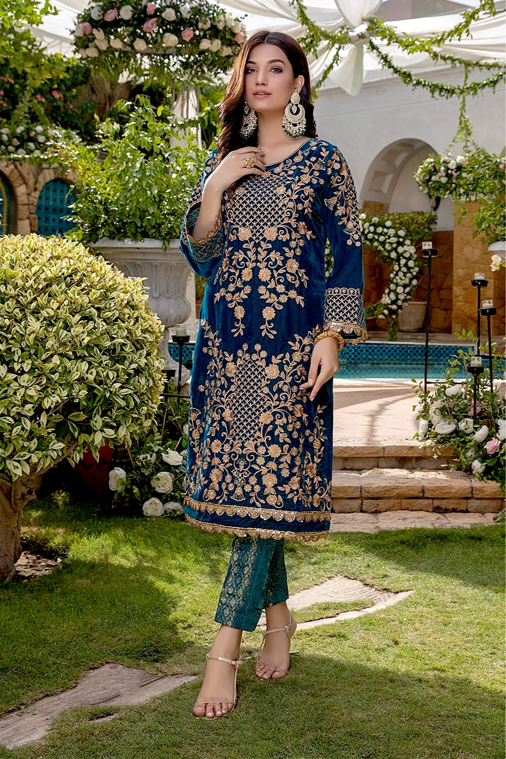 Azure Velvet Winter 2Pc Collection – Blushing Meadow – YourLibaas