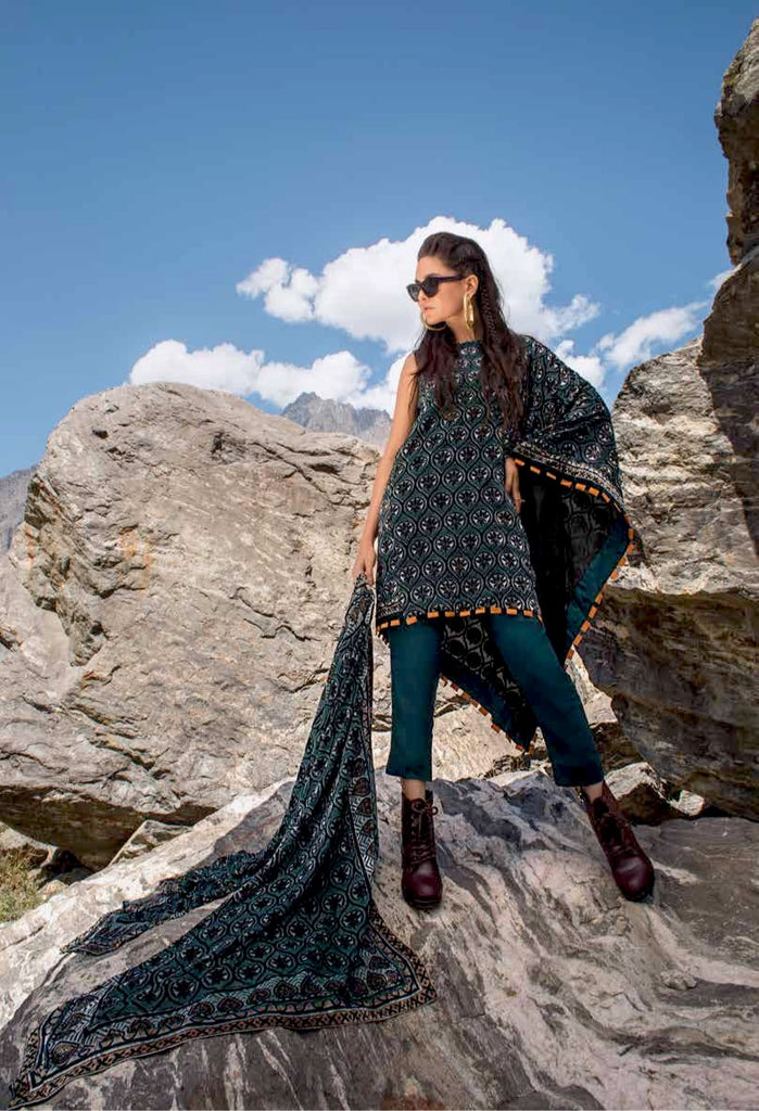 Gul Ahmed Winter Collection 2021 · 3 PC Velvet Suit with Velvet Dupatta – BVL-12011A