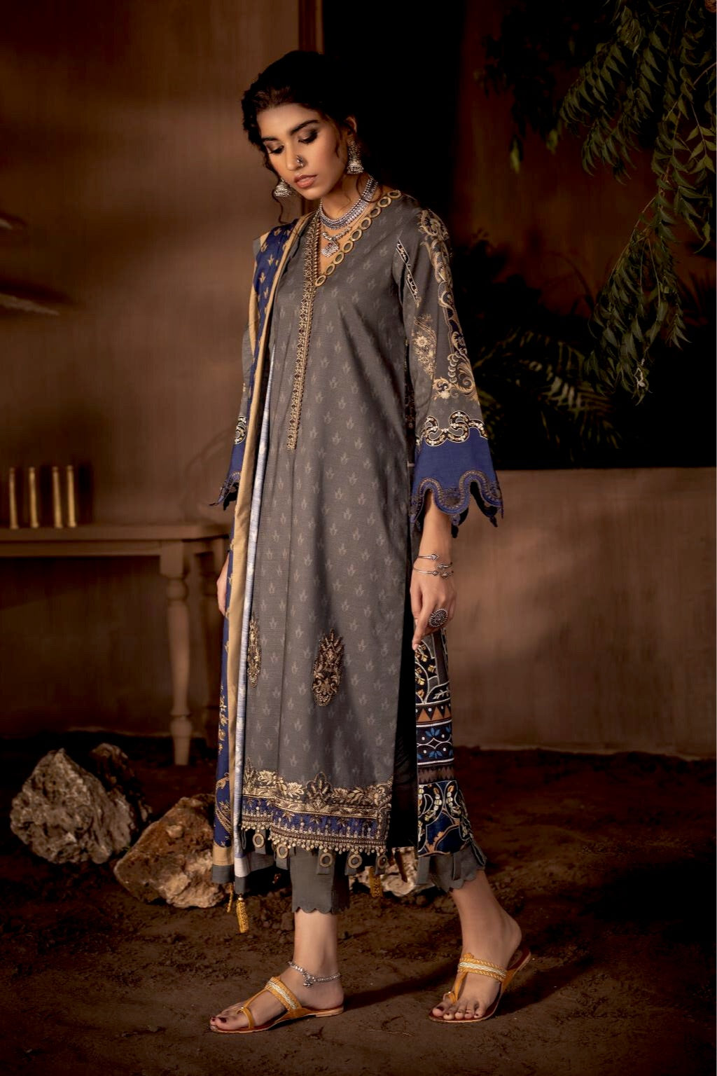 Iznik D-15-A Linen main image 0